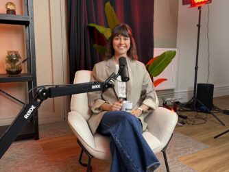 Entreprendre dans un métier créatif avec Mv studio graphique